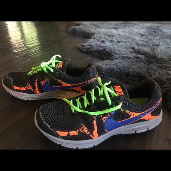 Easy used-NIKE sneakers! SIZE: 8.5-SUPER comfy. - Picture 2 of 5